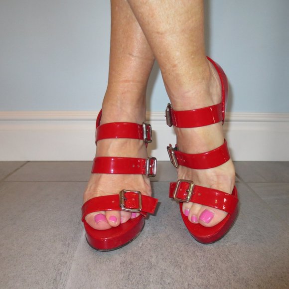 LAST CHANCE MICHAEL KORS, Sexy Red Strap & Buckle High Heel Platform Sandals - Picture 5 of 9